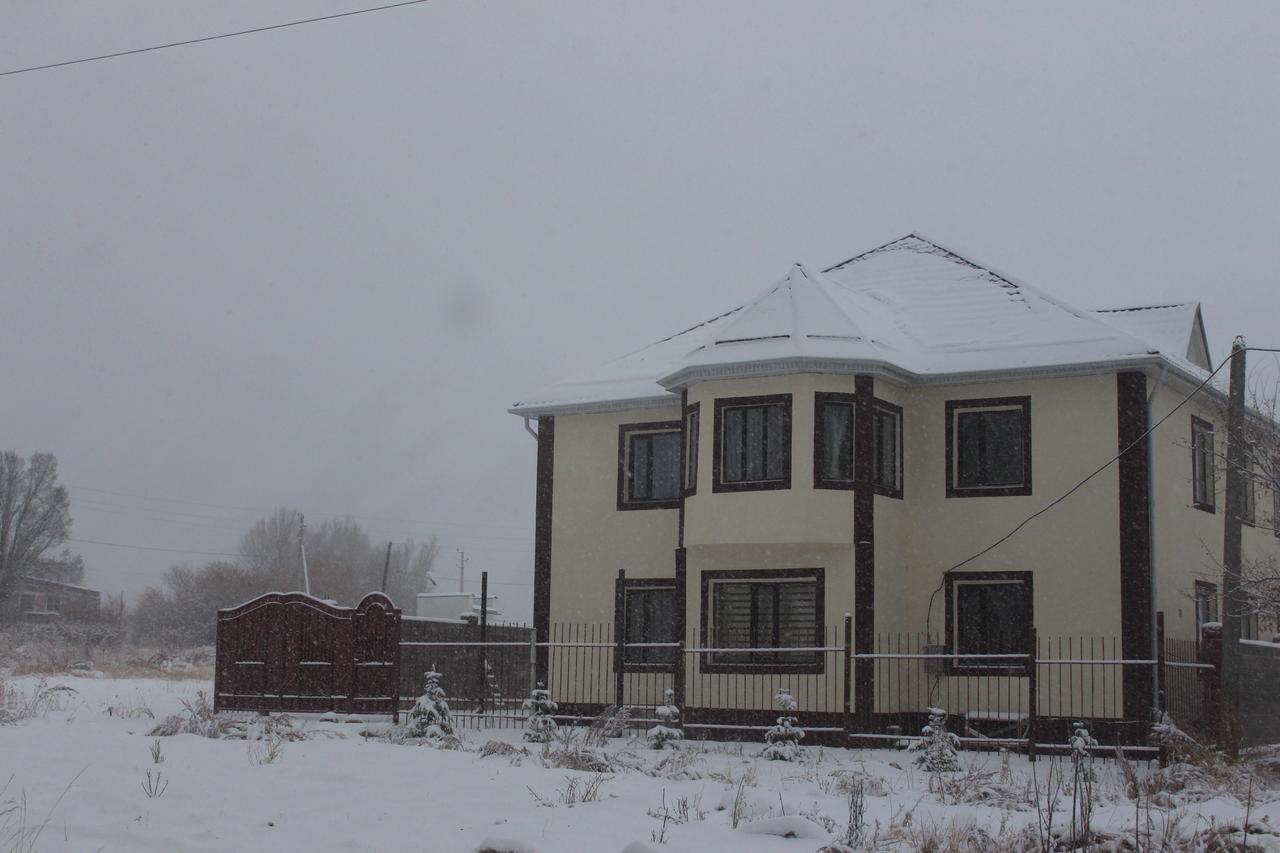 Mount Yard Karakol Hotel Exterior foto
