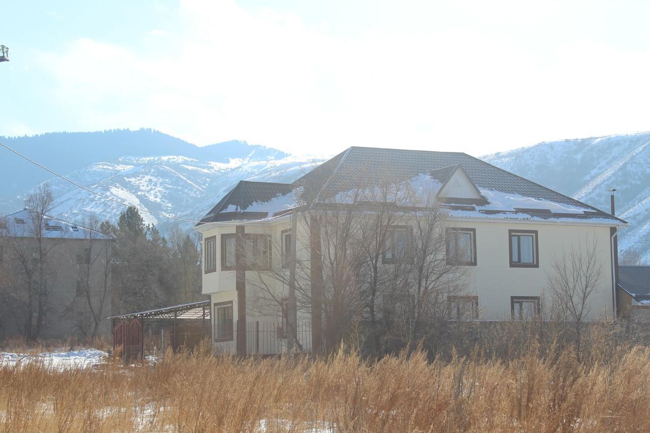 Mount Yard Karakol Hotel Exterior foto